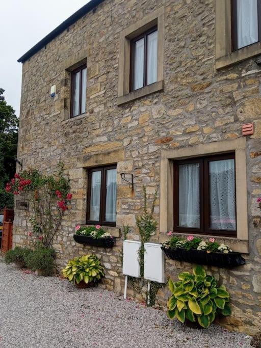 Charming, Wonderfully Cosy One Bedroom Apartment Giggleswick Exteriör bild